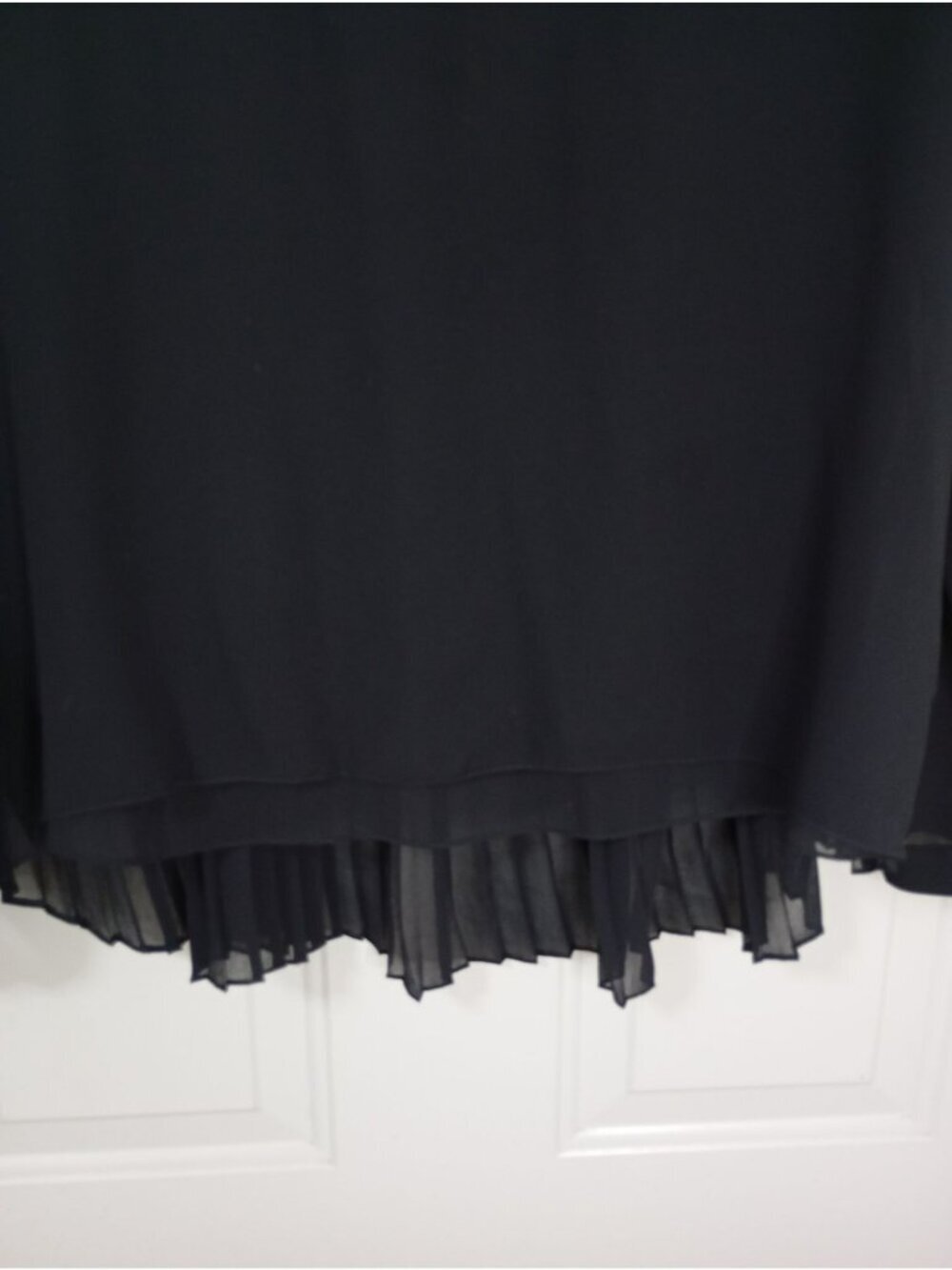 Carmen Marc Valvo Black Beaded Neckline Blouse Pleated Back Hem Womens Large - Picture 4 of 8